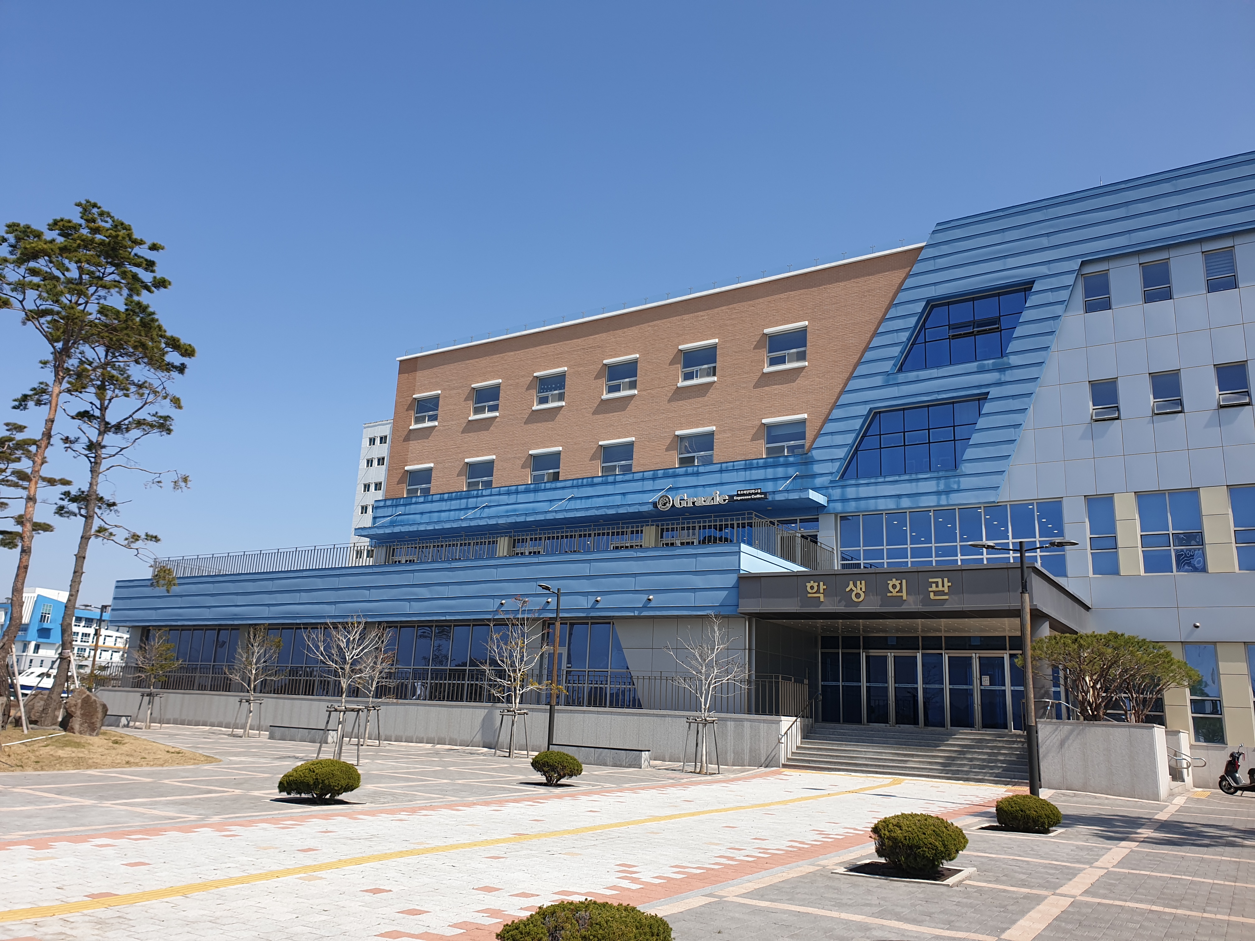 mpm대학교 학생회관.jpg