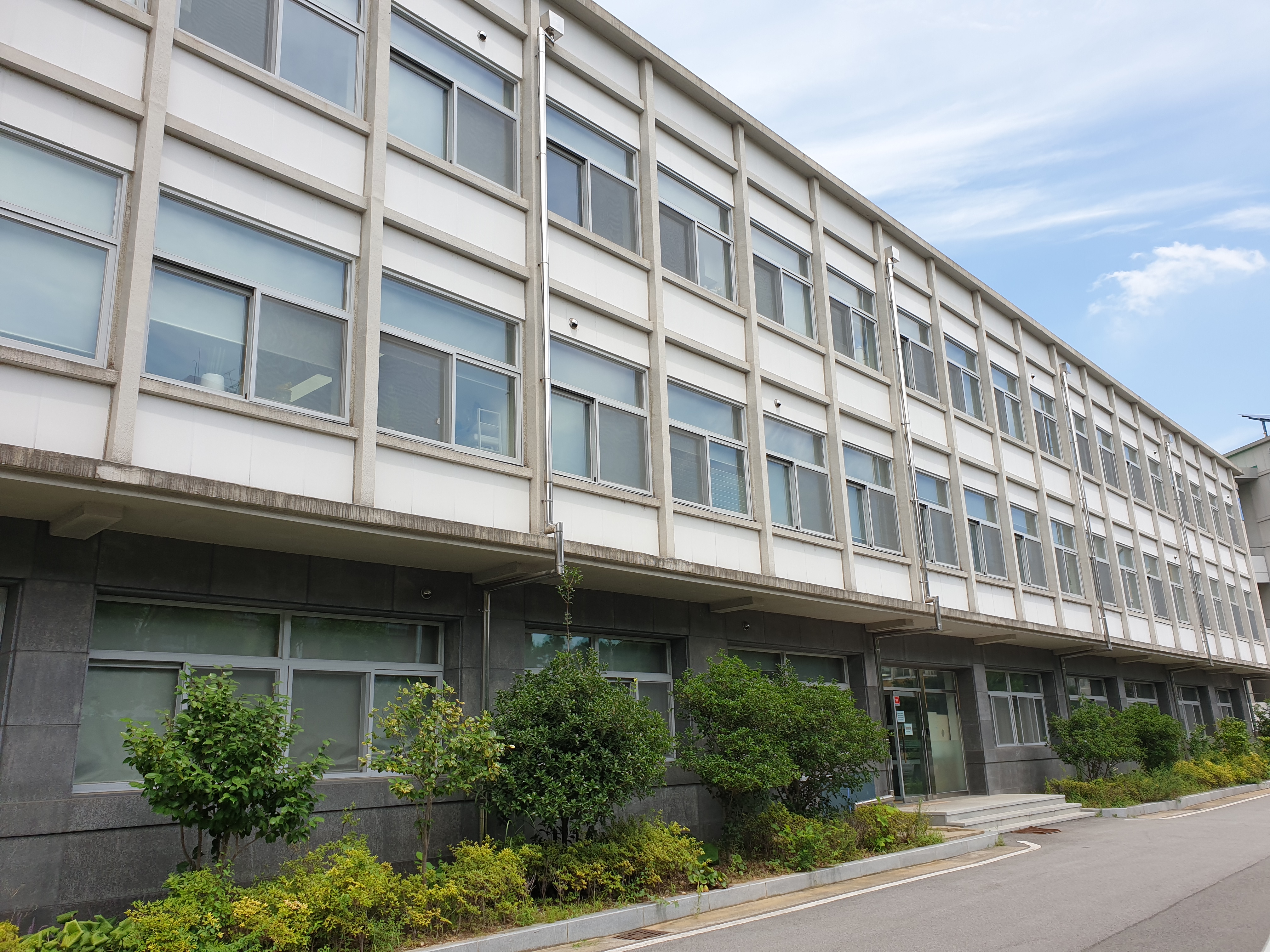 j대학교 농업생명과학대학 1호관.jpg