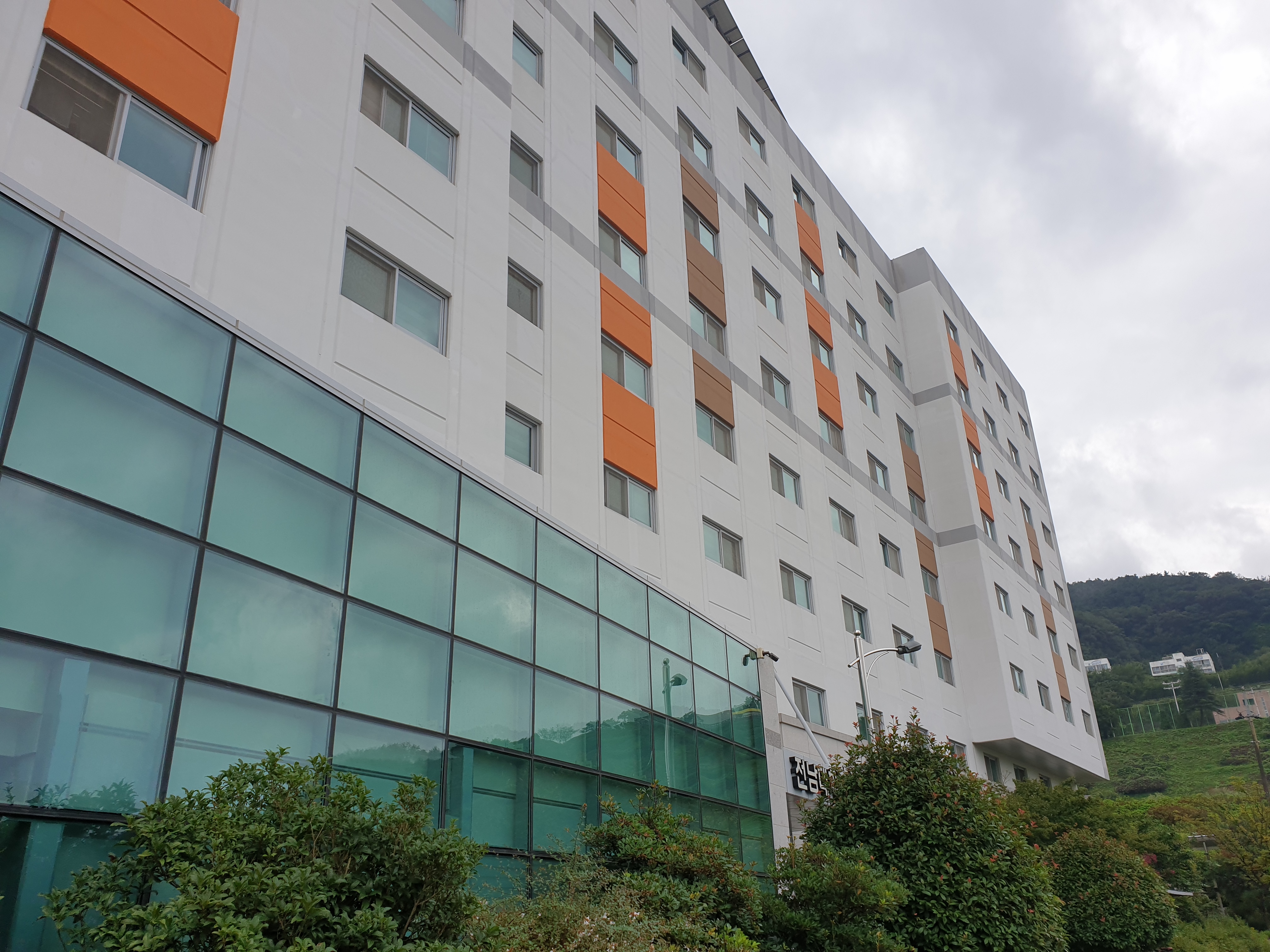 j대학교 생활관.jpg