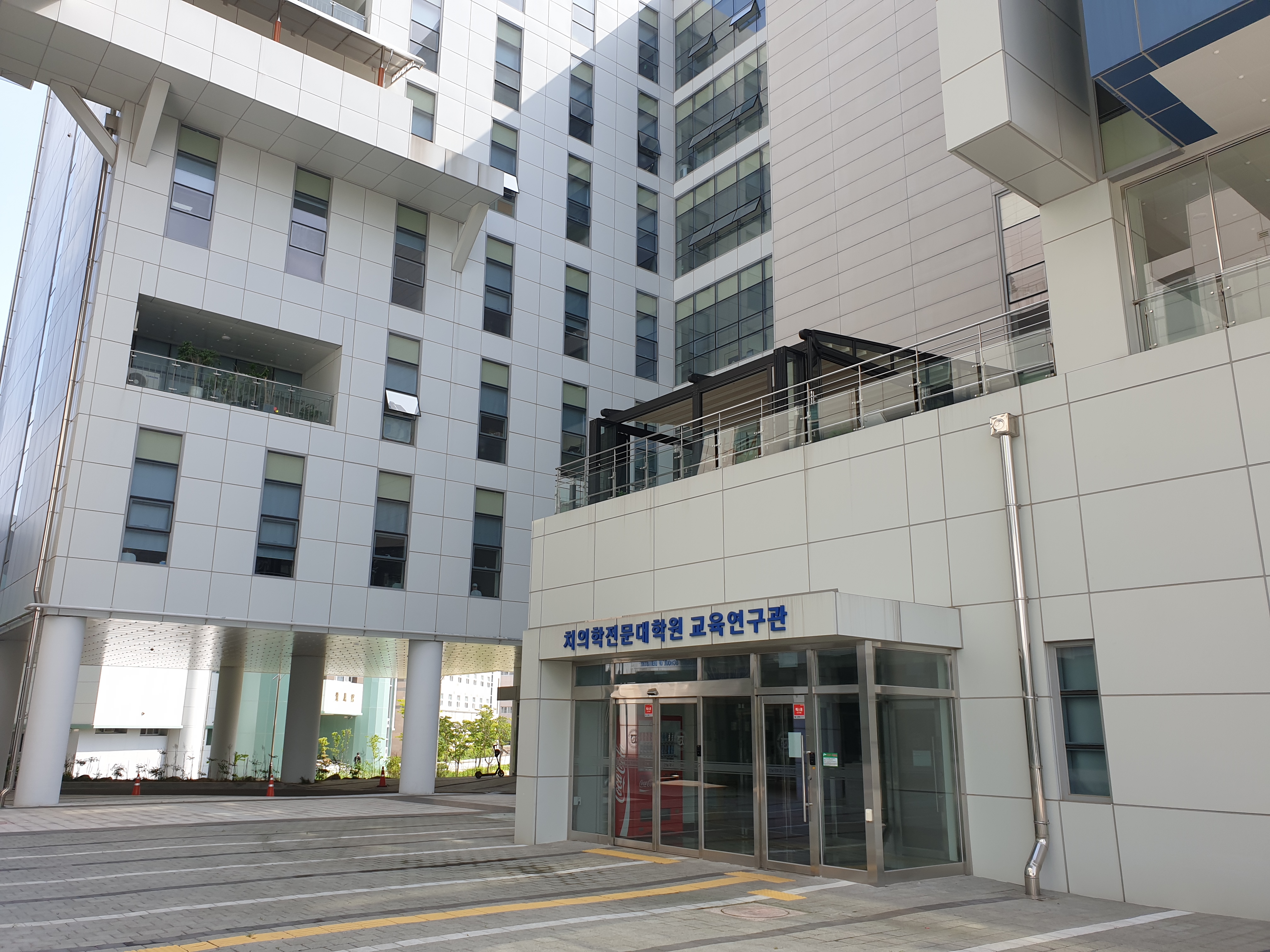 j대학교 치과대학임상교육관.jpg