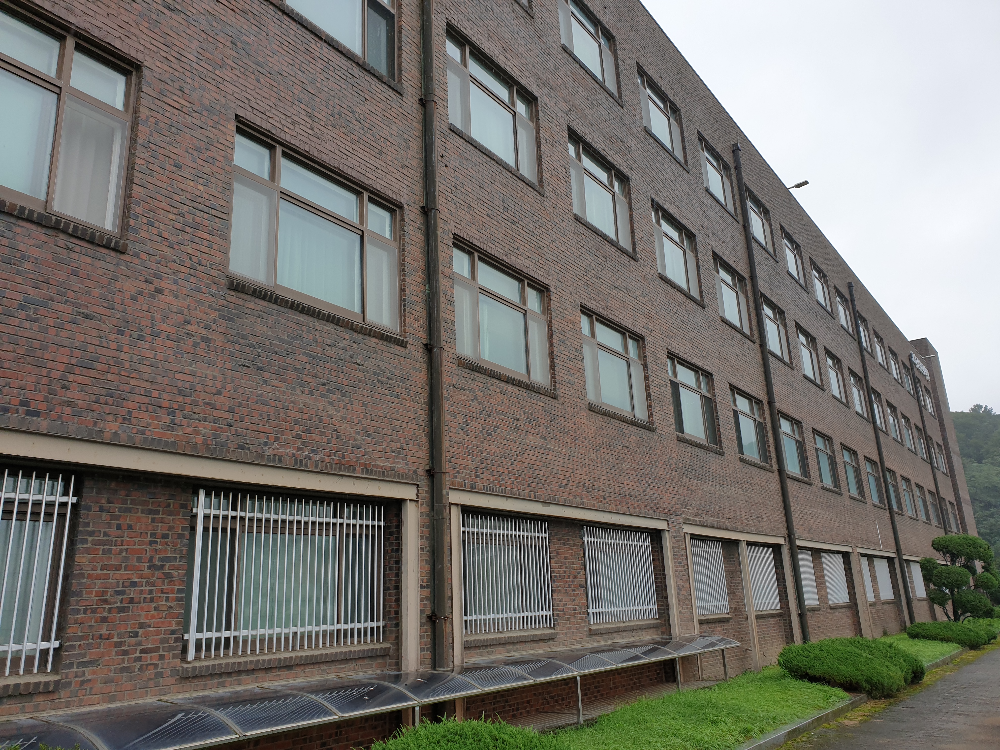 k대학교 인문사회관.jpg