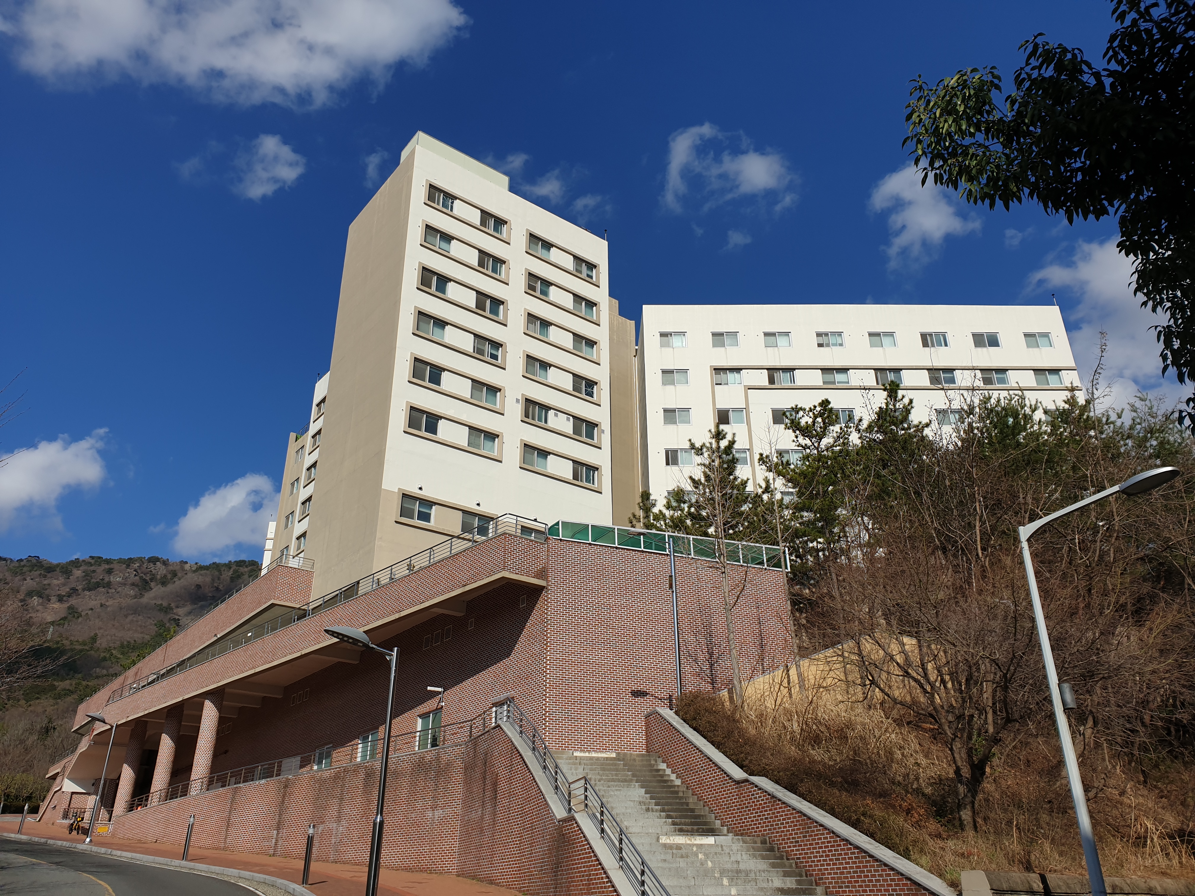 cw대학교 생활관5,6동.jpg