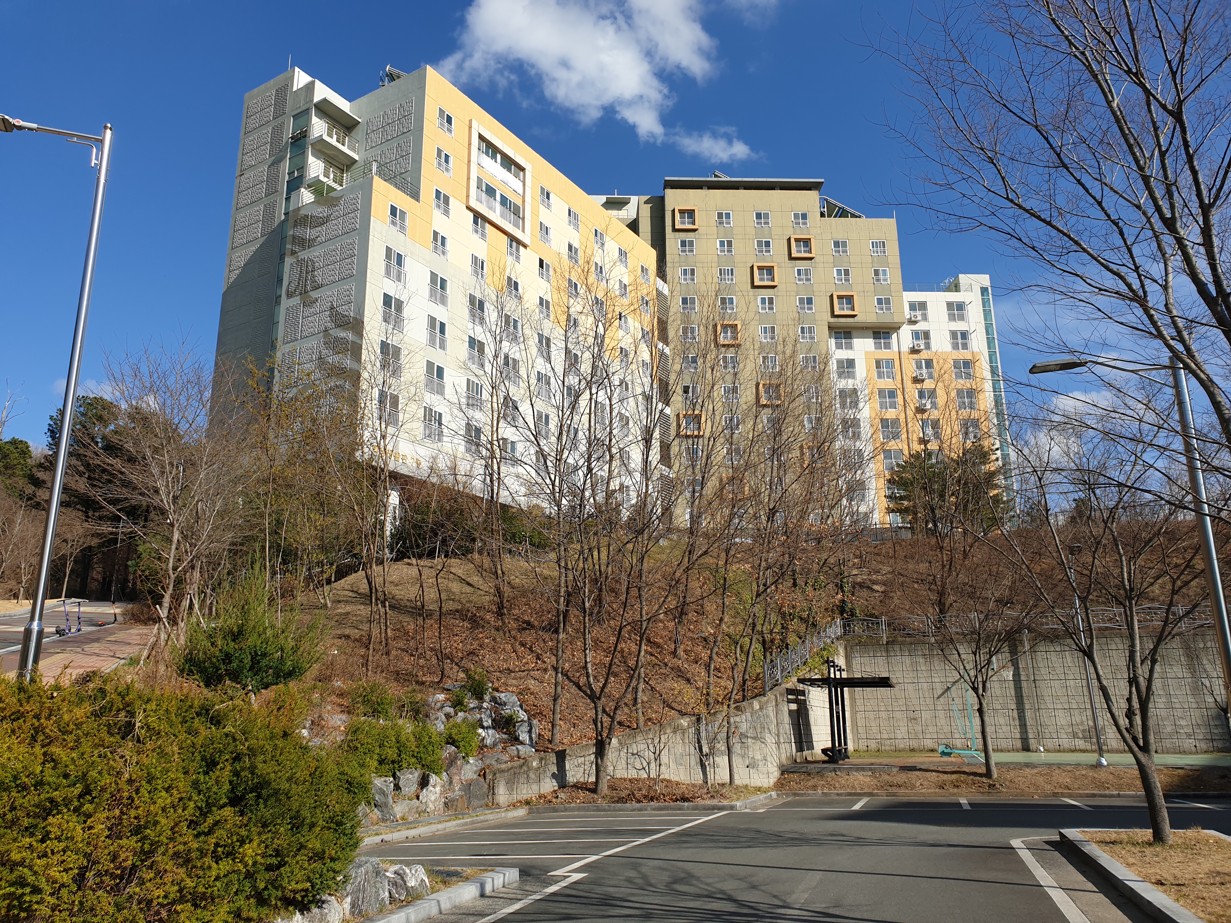 cw대학교 생활관7동.jpg