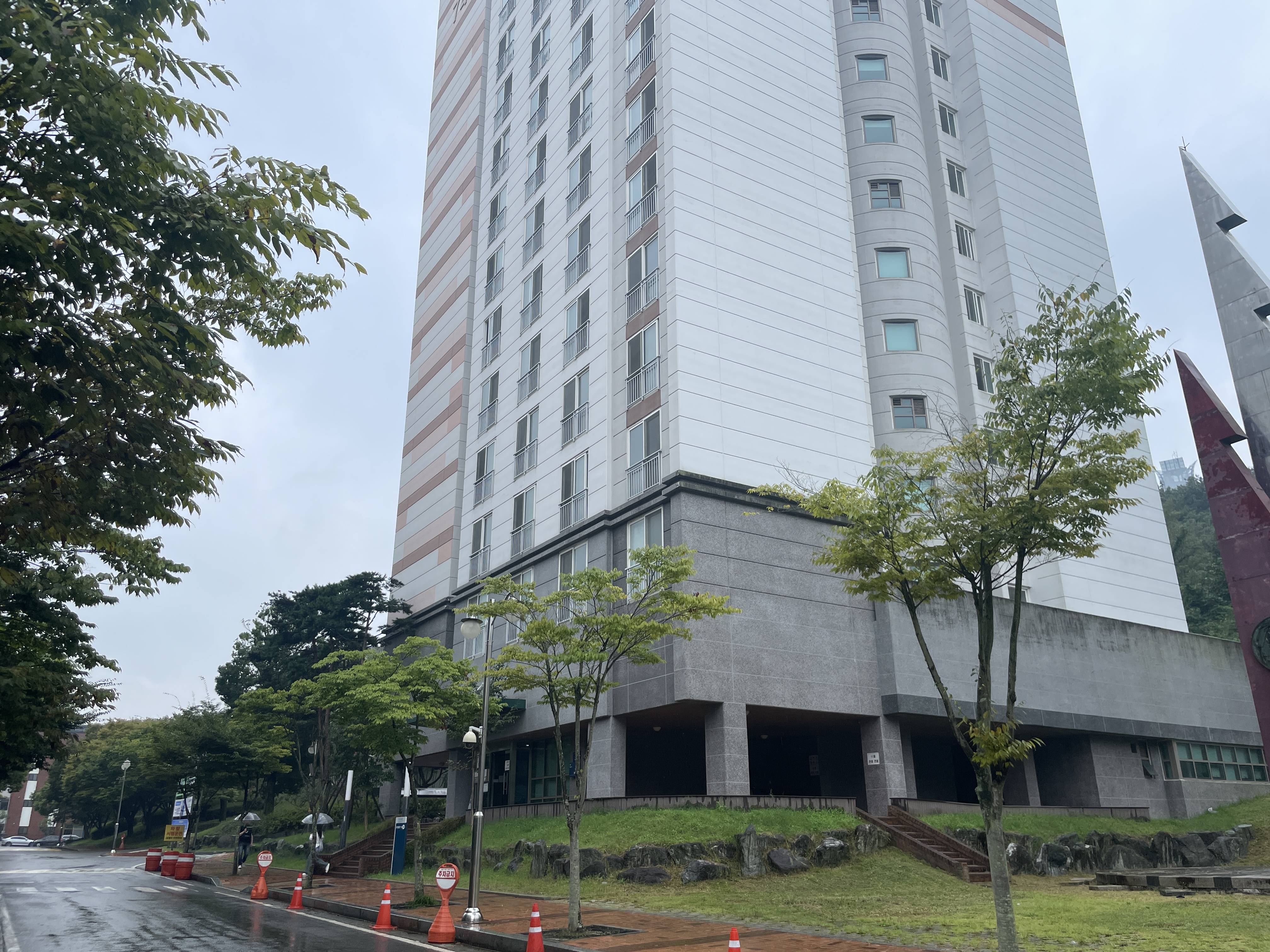 gsn대학교 여자생활관11동.JPG